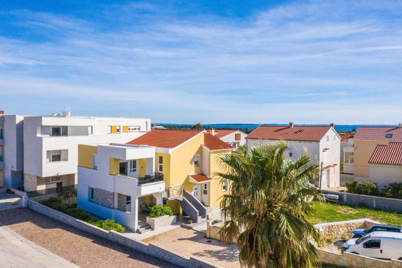 Apartments Yellow Novalja Ngoại thất bức ảnh