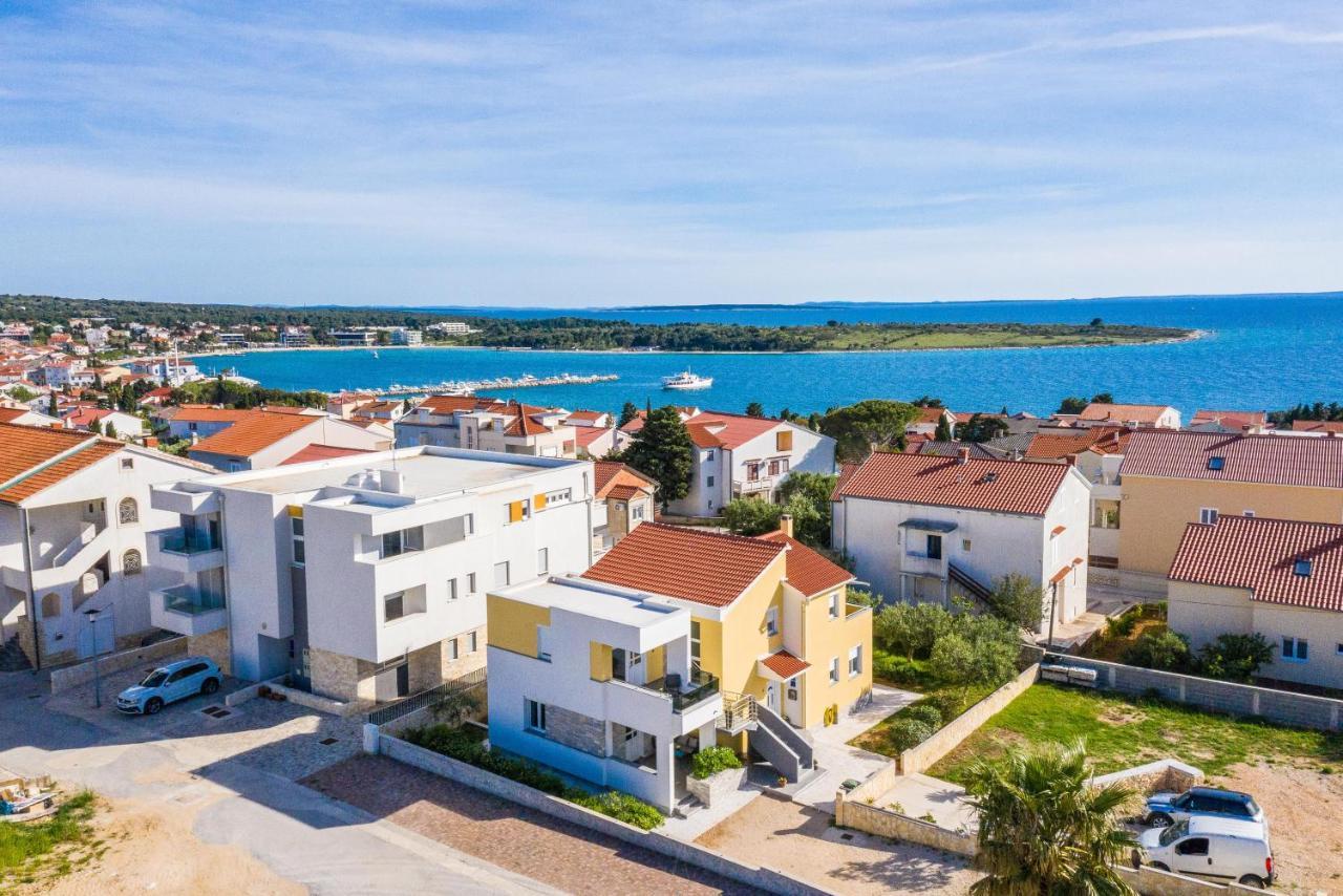 Apartments Yellow Novalja Ngoại thất bức ảnh