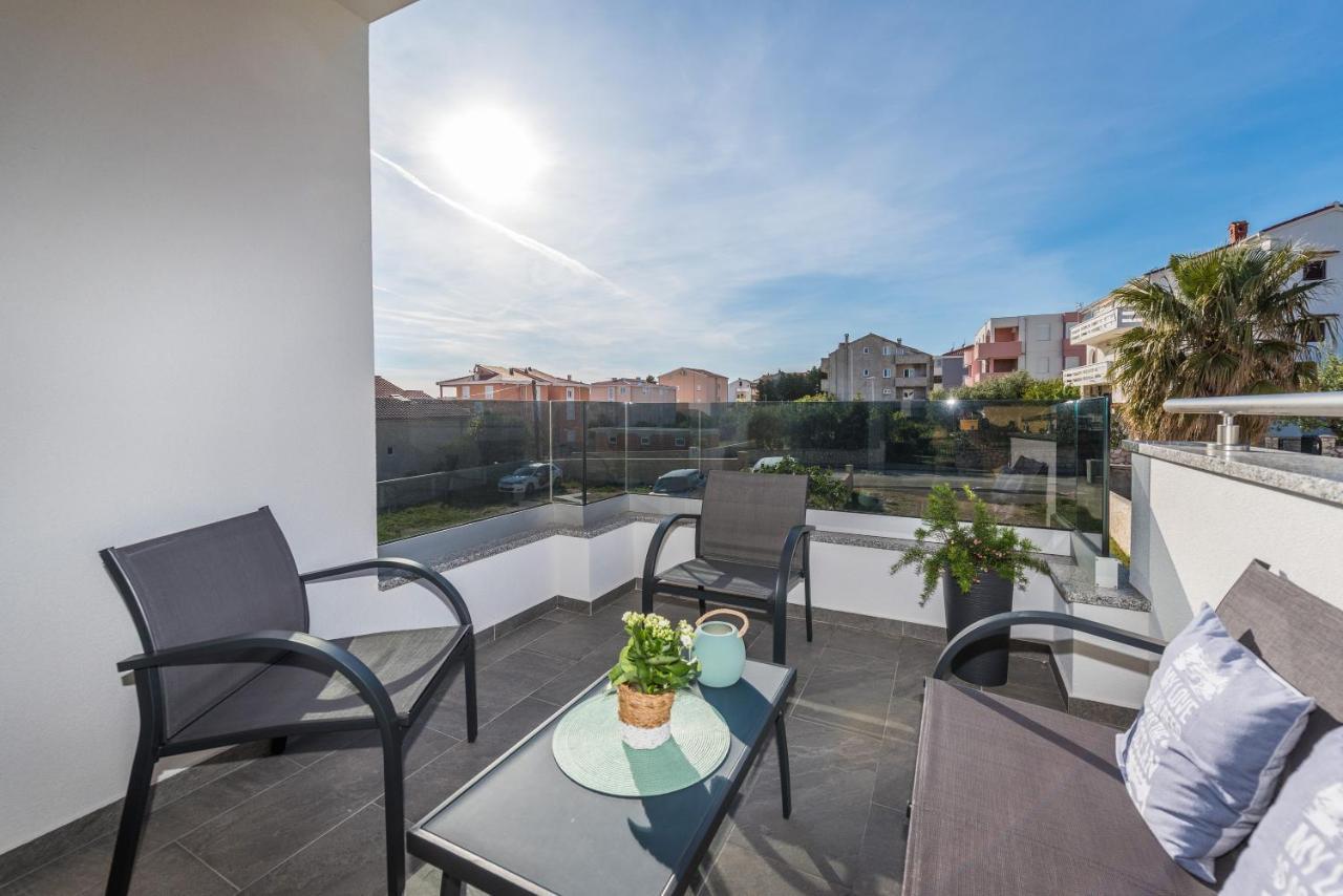 Apartments Yellow Novalja Ngoại thất bức ảnh