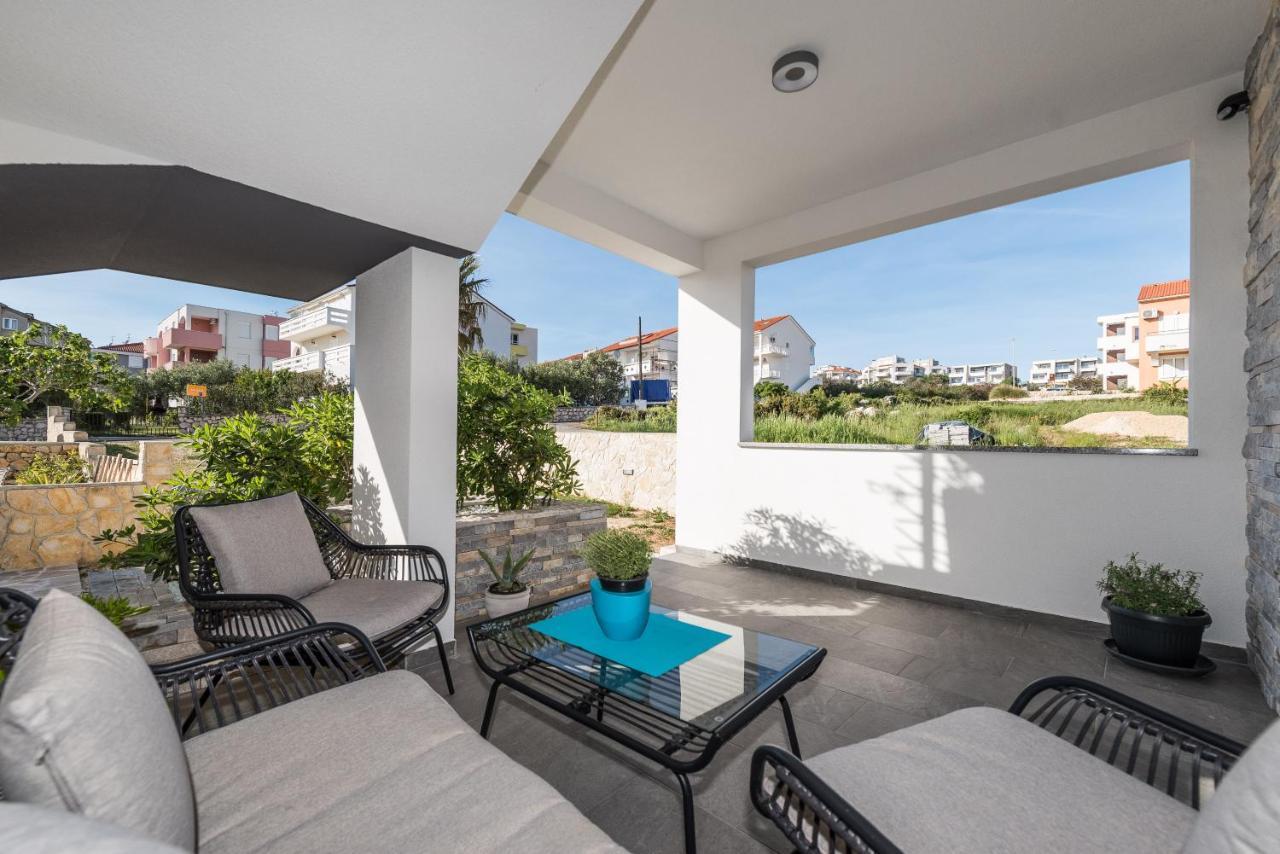 Apartments Yellow Novalja Ngoại thất bức ảnh