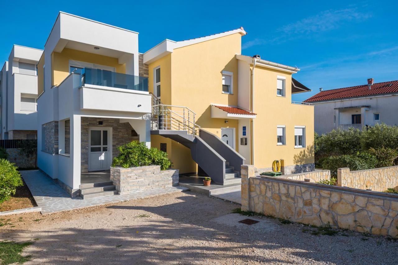 Apartments Yellow Novalja Ngoại thất bức ảnh