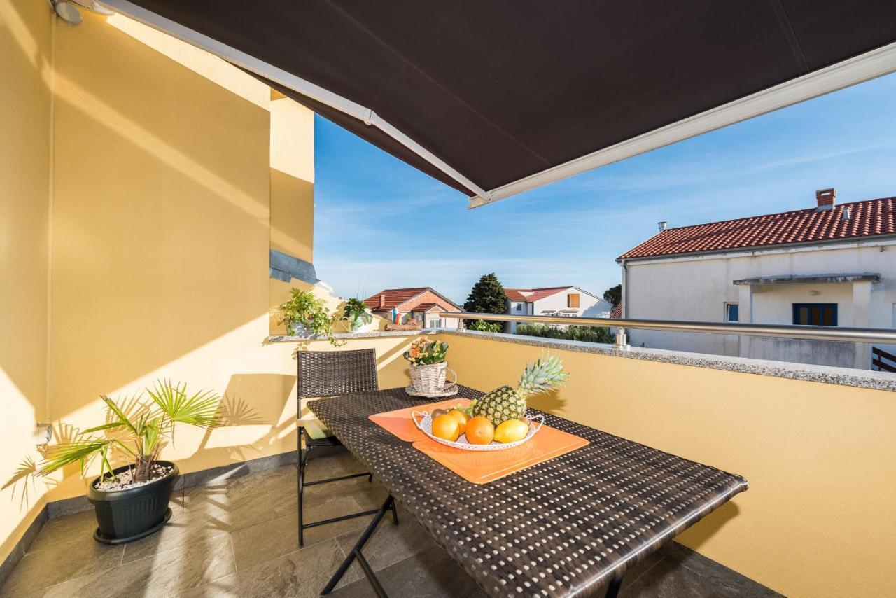 Apartments Yellow Novalja Ngoại thất bức ảnh
