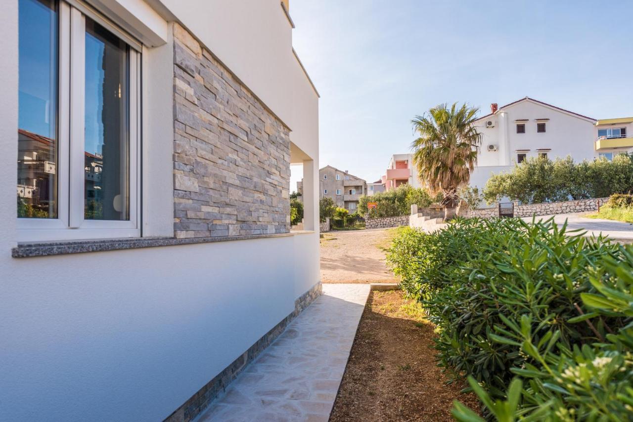 Apartments Yellow Novalja Ngoại thất bức ảnh