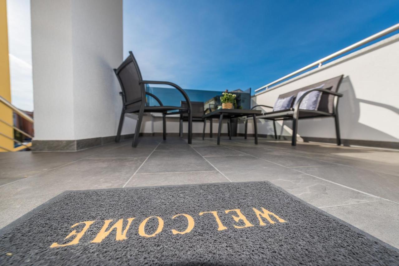 Apartments Yellow Novalja Ngoại thất bức ảnh