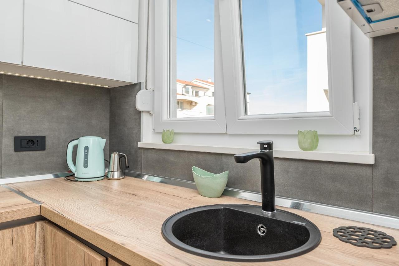 Apartments Yellow Novalja Ngoại thất bức ảnh