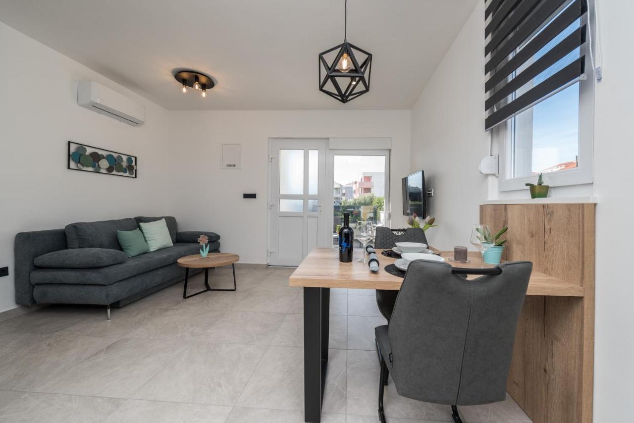 Apartments Yellow Novalja Ngoại thất bức ảnh