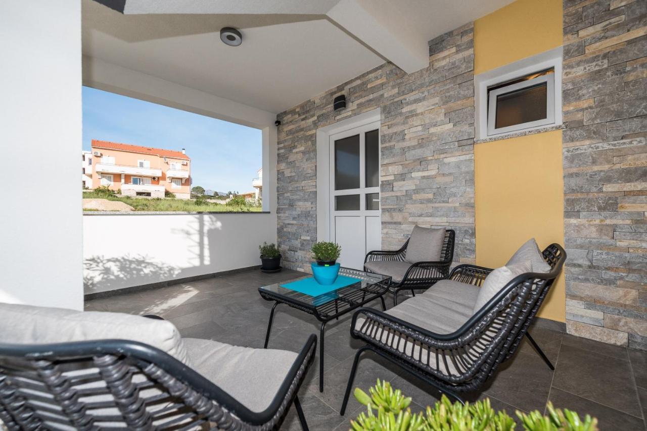 Apartments Yellow Novalja Ngoại thất bức ảnh