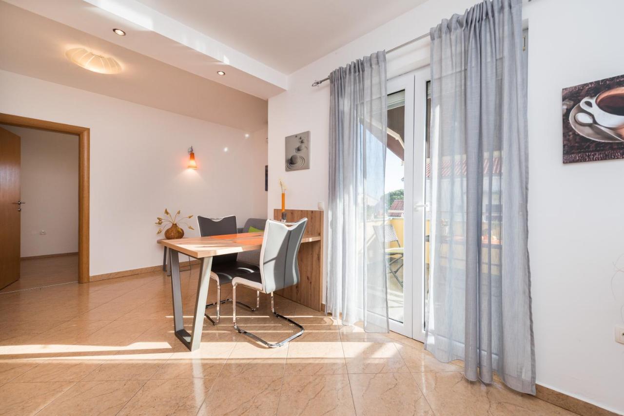 Apartments Yellow Novalja Ngoại thất bức ảnh