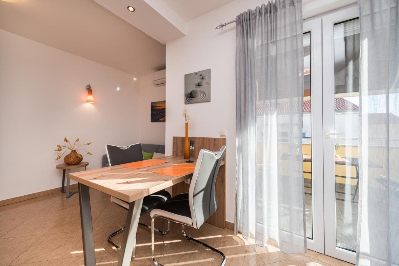 Apartments Yellow Novalja Ngoại thất bức ảnh