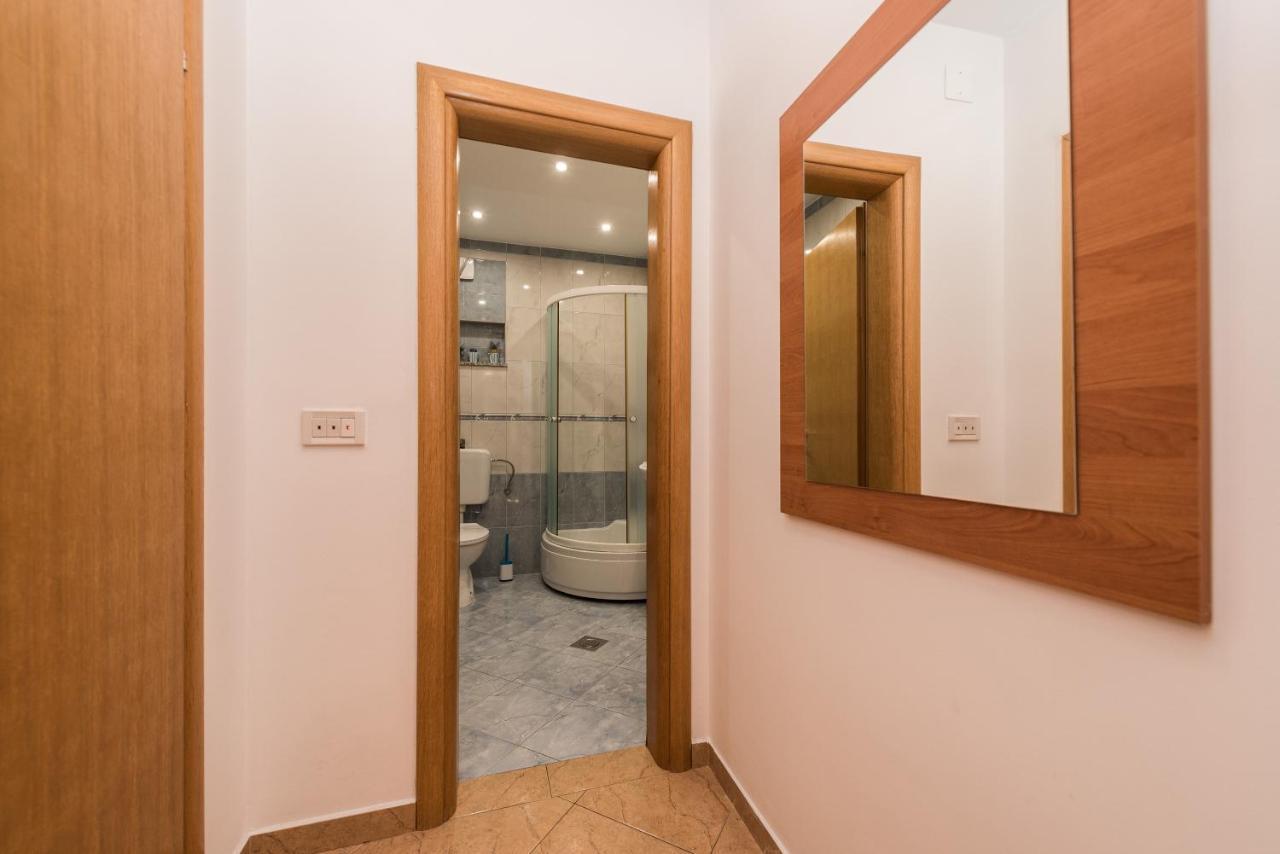 Apartments Yellow Novalja Ngoại thất bức ảnh