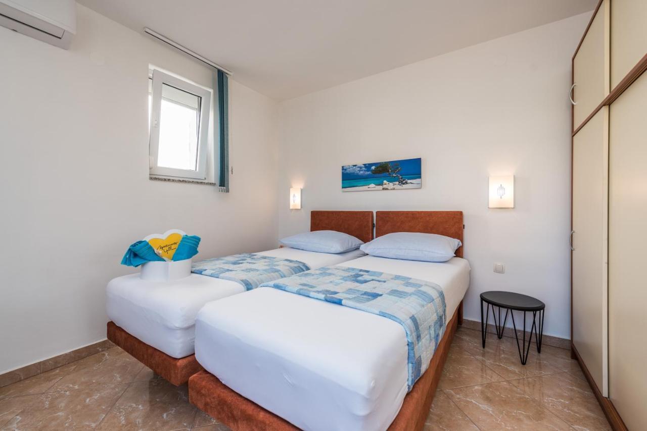 Apartments Yellow Novalja Ngoại thất bức ảnh