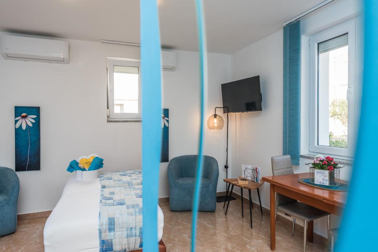 Apartments Yellow Novalja Ngoại thất bức ảnh