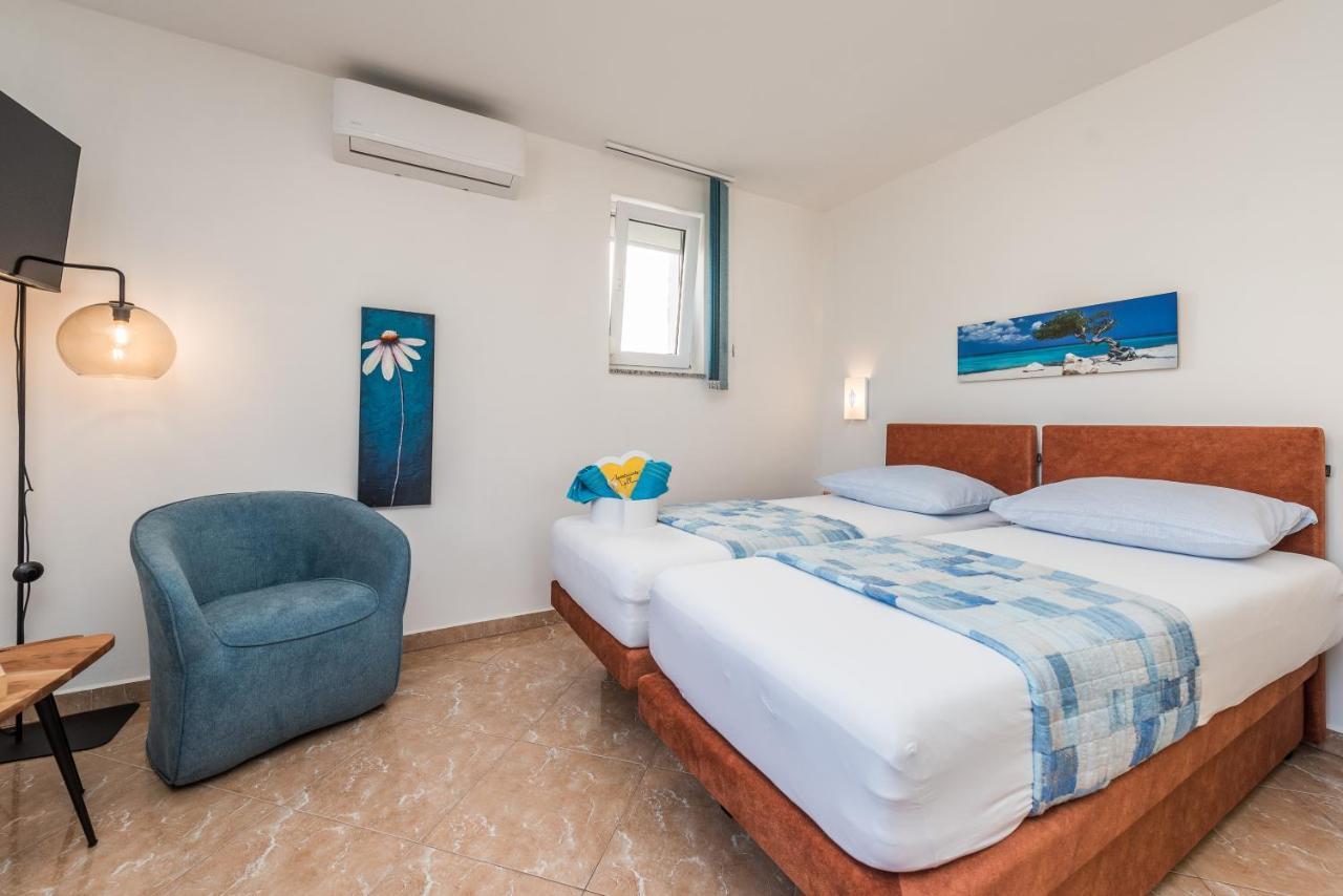 Apartments Yellow Novalja Ngoại thất bức ảnh