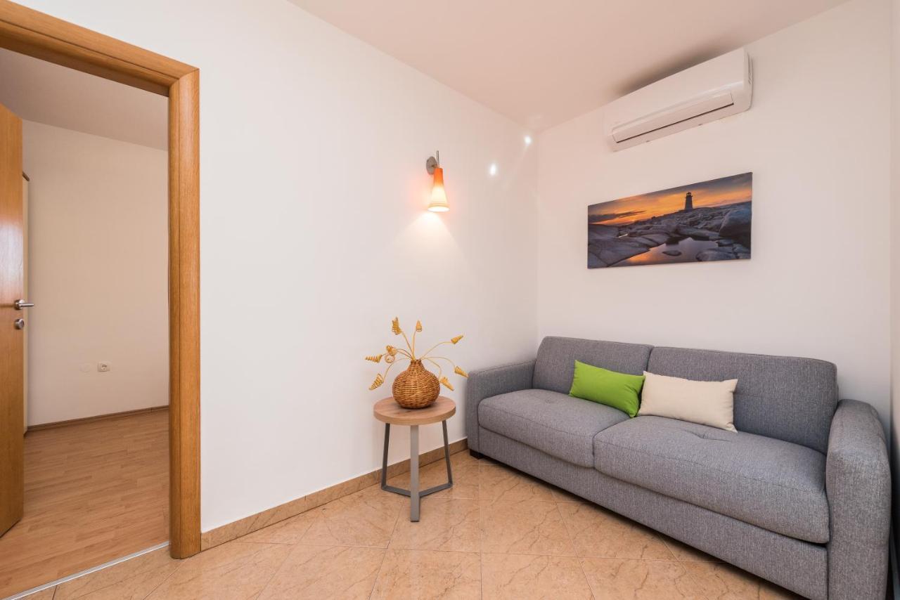 Apartments Yellow Novalja Ngoại thất bức ảnh