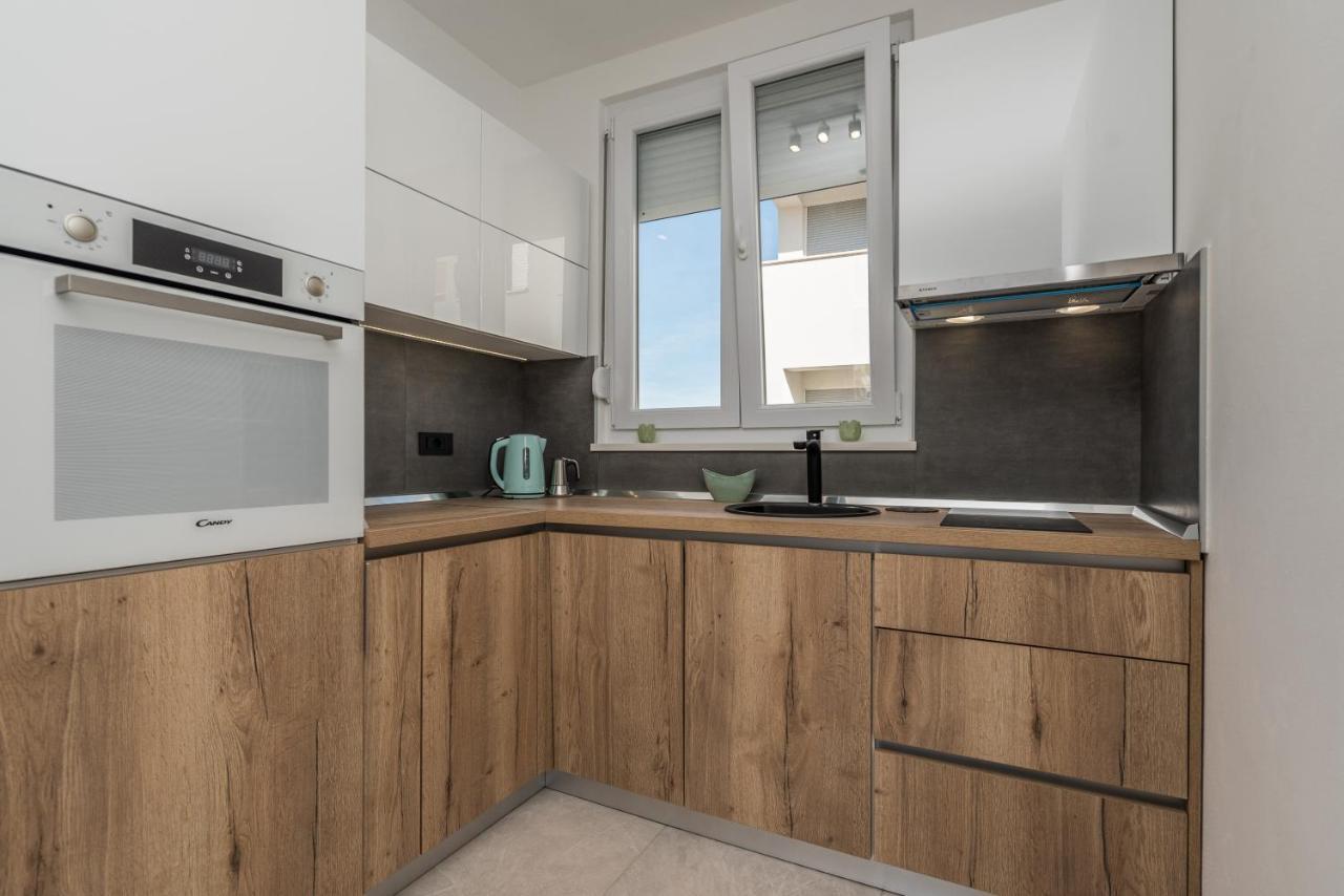Apartments Yellow Novalja Ngoại thất bức ảnh