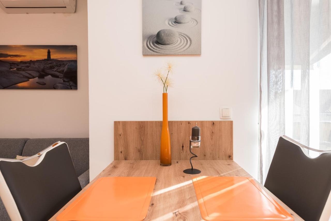 Apartments Yellow Novalja Ngoại thất bức ảnh