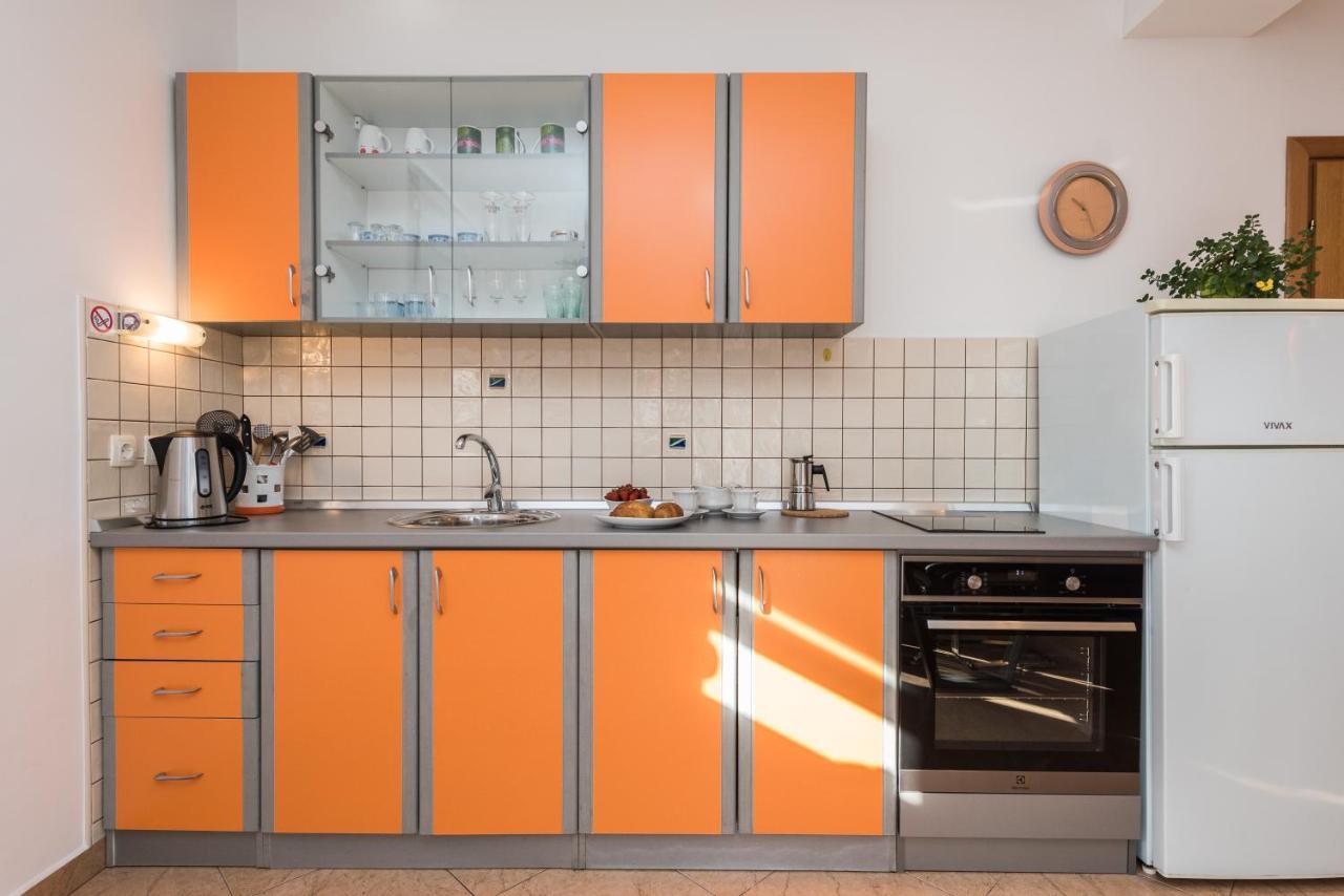 Apartments Yellow Novalja Ngoại thất bức ảnh