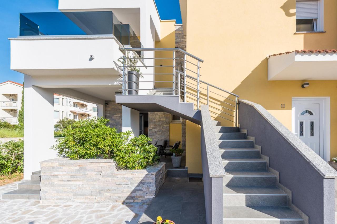 Apartments Yellow Novalja Ngoại thất bức ảnh