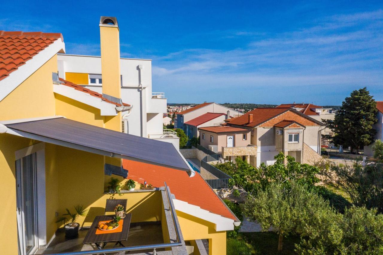 Apartments Yellow Novalja Ngoại thất bức ảnh