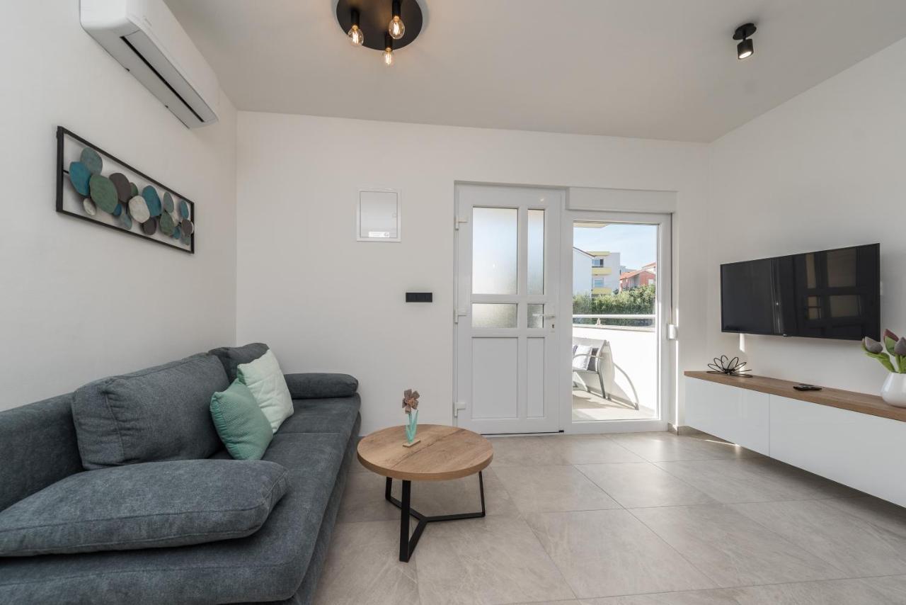 Apartments Yellow Novalja Ngoại thất bức ảnh