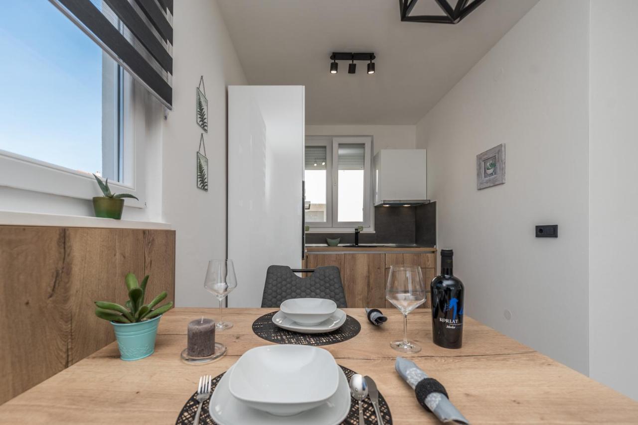 Apartments Yellow Novalja Ngoại thất bức ảnh