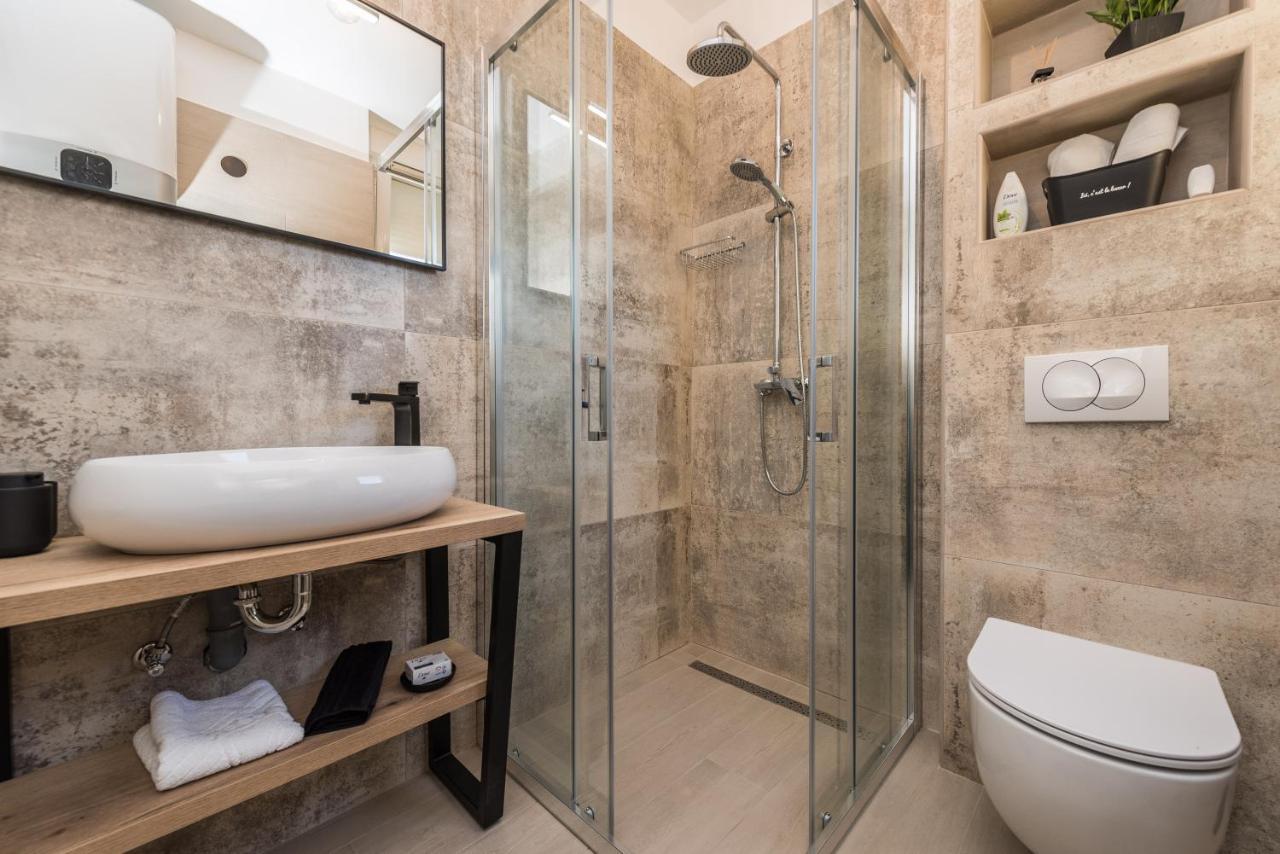 Apartments Yellow Novalja Ngoại thất bức ảnh