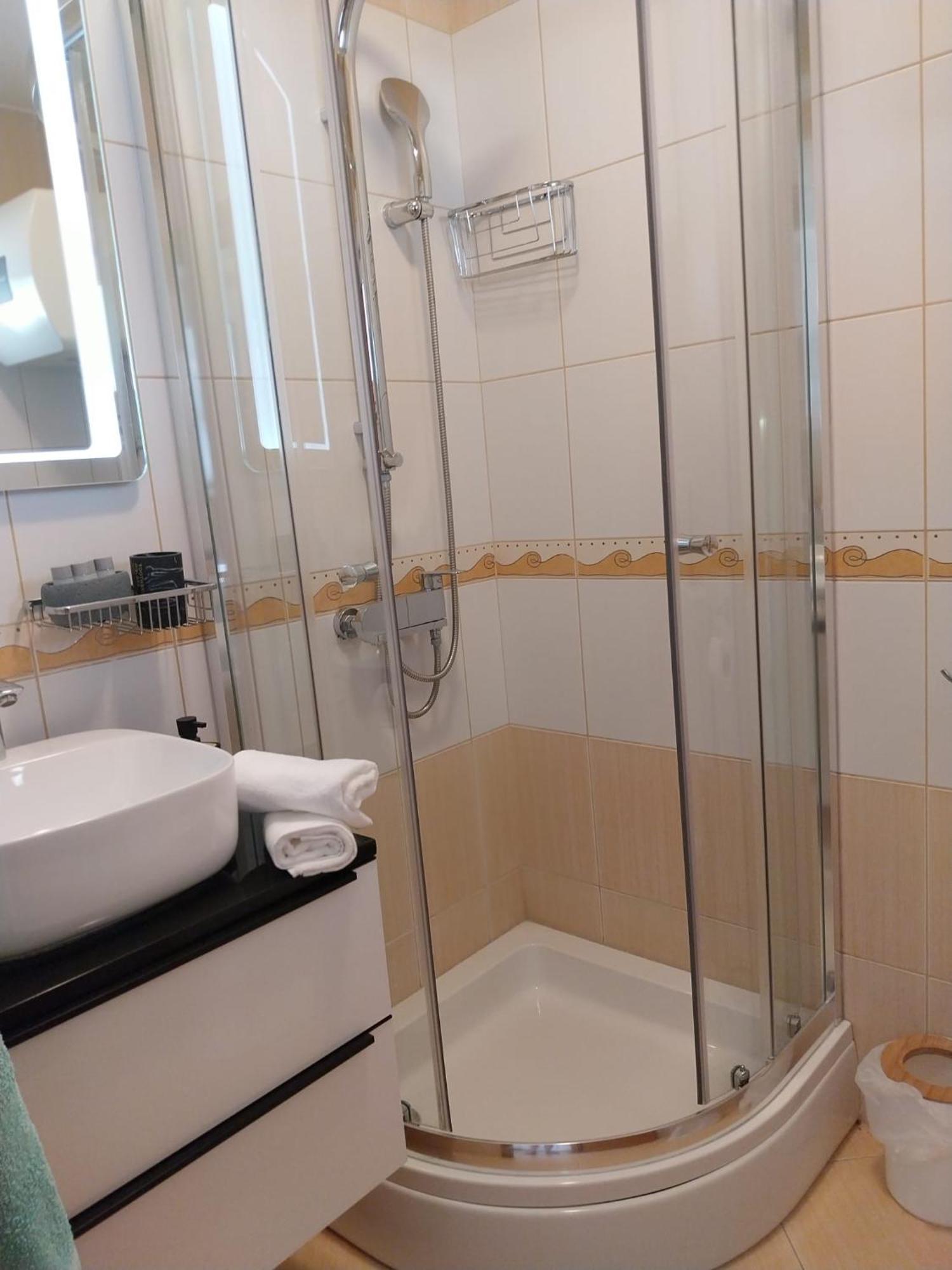 Apartments Yellow Novalja Ngoại thất bức ảnh